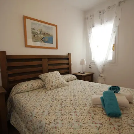 'garbi', 500m To Beach, Private Pool, On-site-service, Dog Holiday home