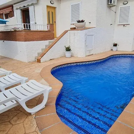 'garbi', 500m To Beach, Private Pool, On-site-service, Dog Holiday home